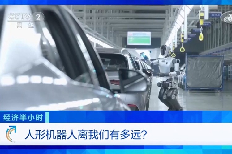 中央电视台《经济半小时》栏目对JS Game机器人的专题报道